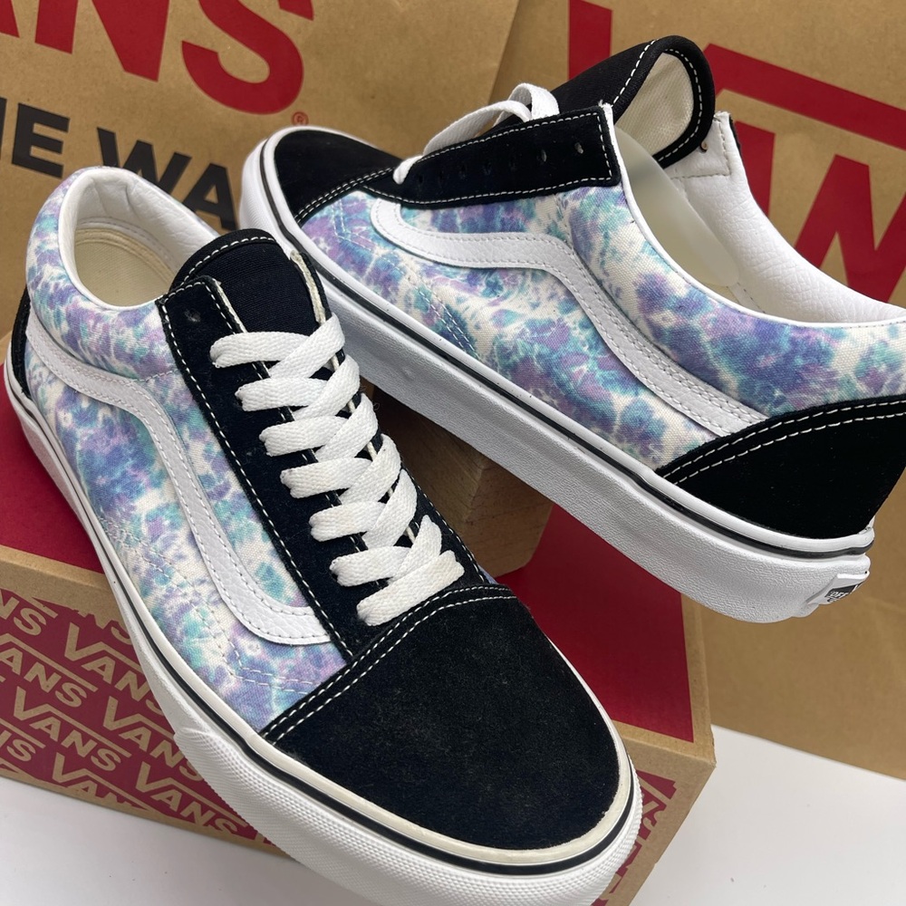 Vans Men’s Old Skool
(Englshlvndrtiedye)Blkprp English Lavender Tie-Dye Sneakers - Picture 8 of 16